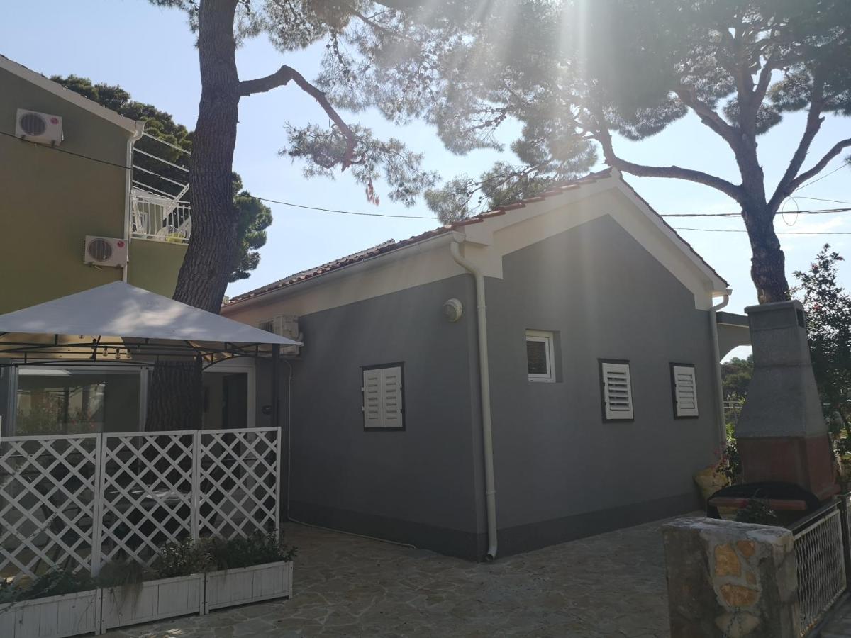 Mala Kuca Ispod Borova Villa Primosten Exterior photo