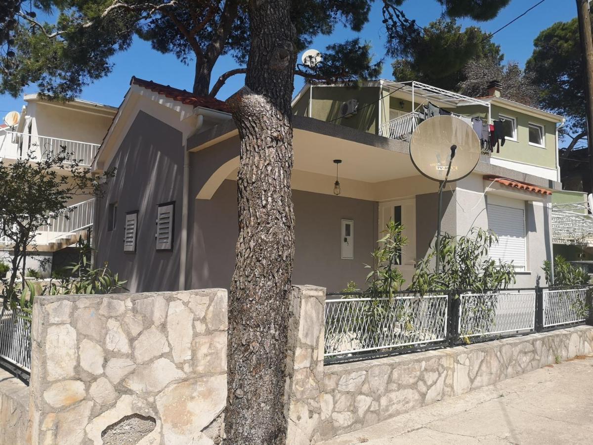 Mala Kuca Ispod Borova Villa Primosten Exterior photo